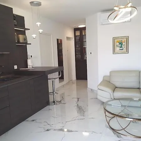 The Royal Roza - Luxury 1 Bedroom-near Old Town דירה *