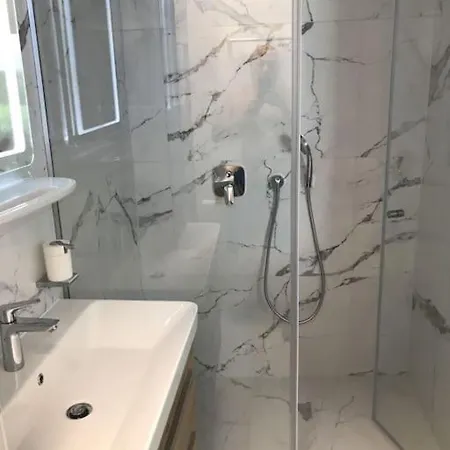 The Royal Roza - Luxury 1 Bedroom-near Old Town *
